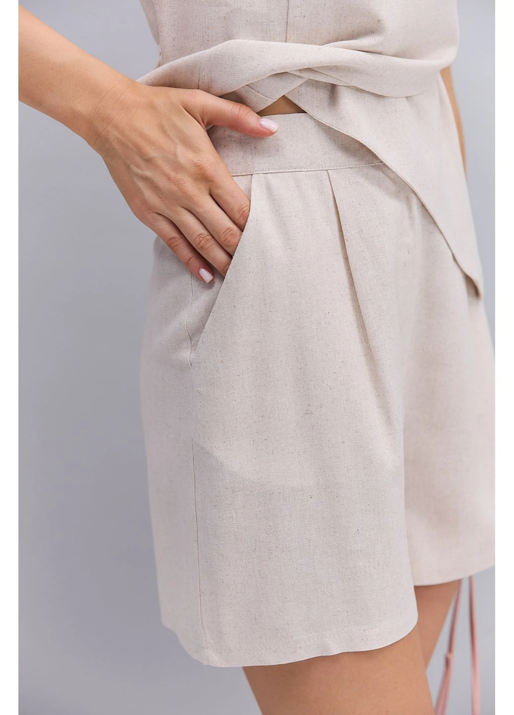 Женский летний костюм с шортами и жилетом из льна светло-бежевый Arjen (398631896)