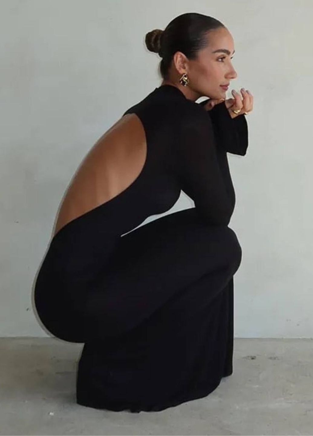 Черное вечернее платье с большим вырезом на спине и рукавами клёш платье-водолазка Allthings однотонное