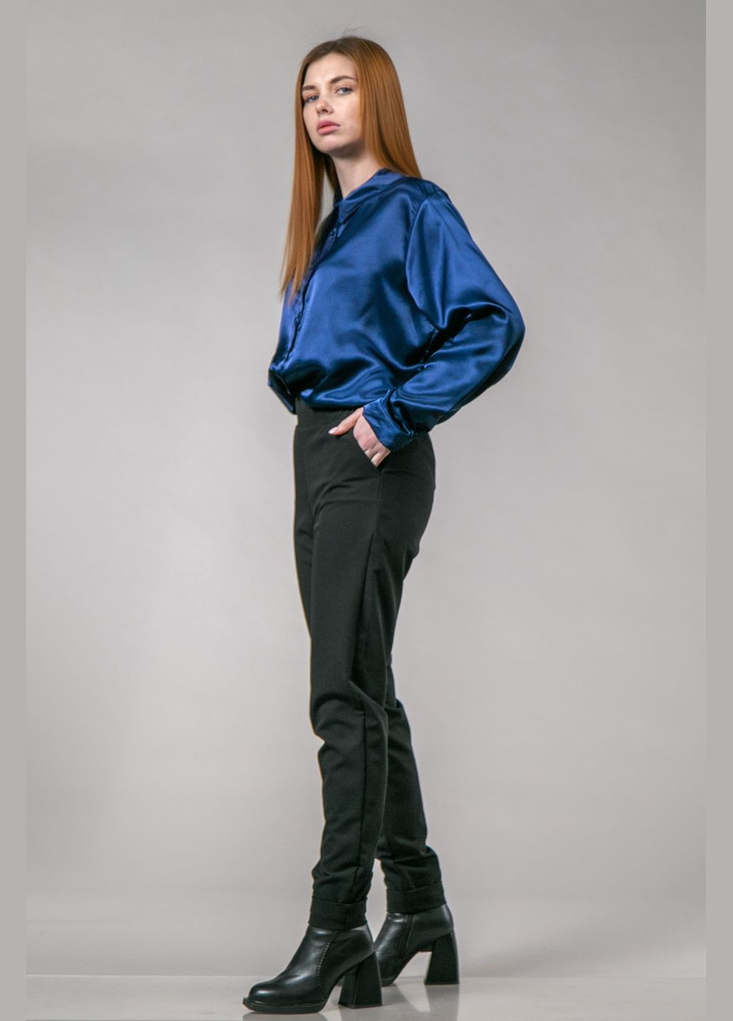 Темно-синя демісезонна блуза атласна CHICLY
