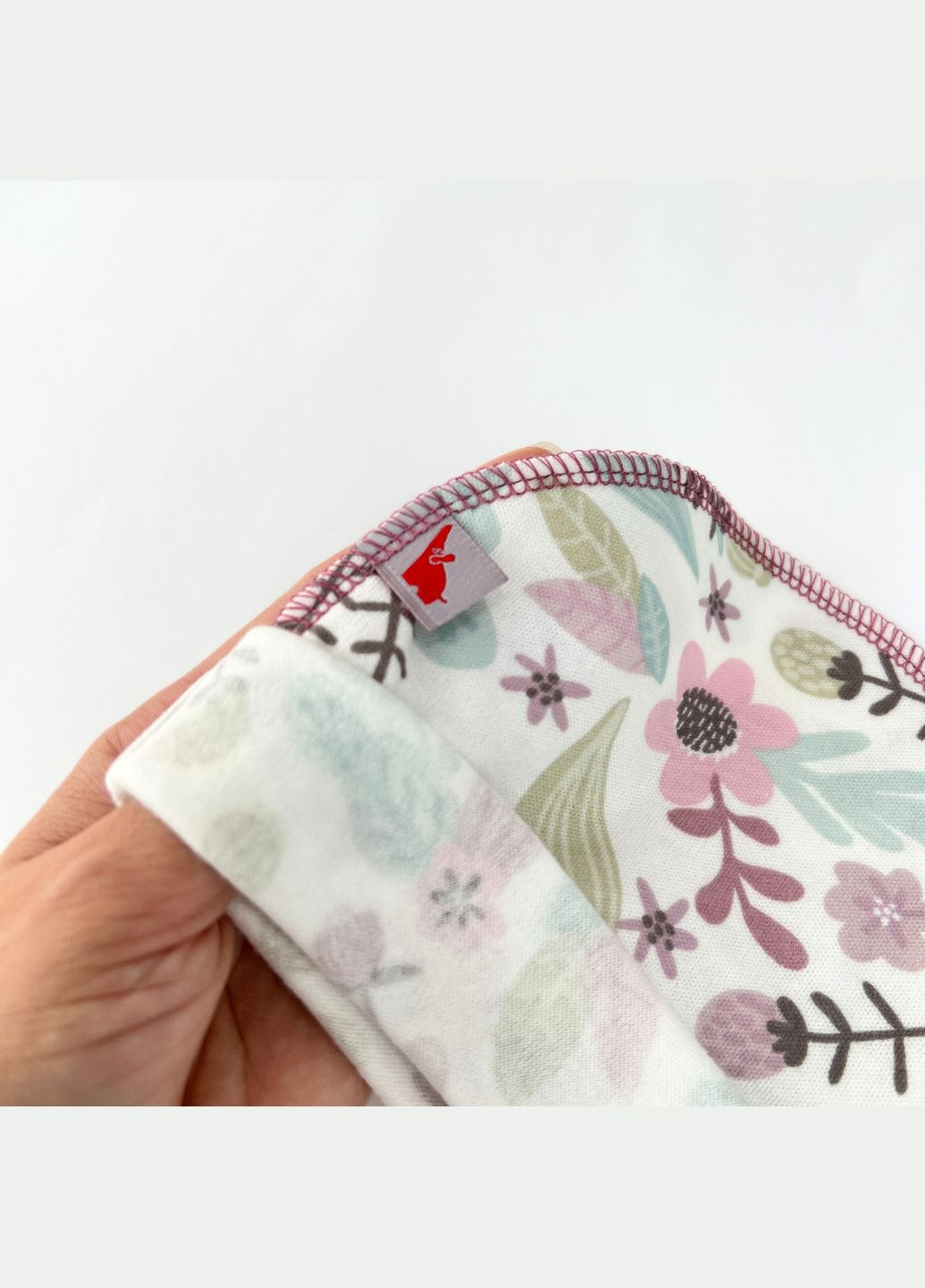 Шапочка зі швом назовні та квітковим малюнком Magenta 40 Tunes (328949474)