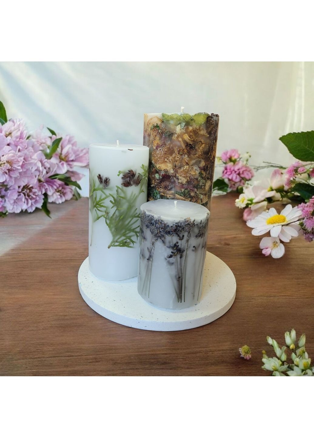 Набор больших декоративных свечей ручной работы свечи в наборе из 3 шт на подставке с хвоей, лавандой и миксом сухоцветов Handmade Studio - AV (369636967)
