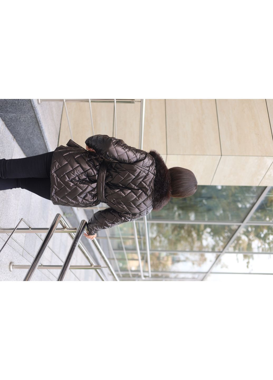 Коричнева зимня куртка MN