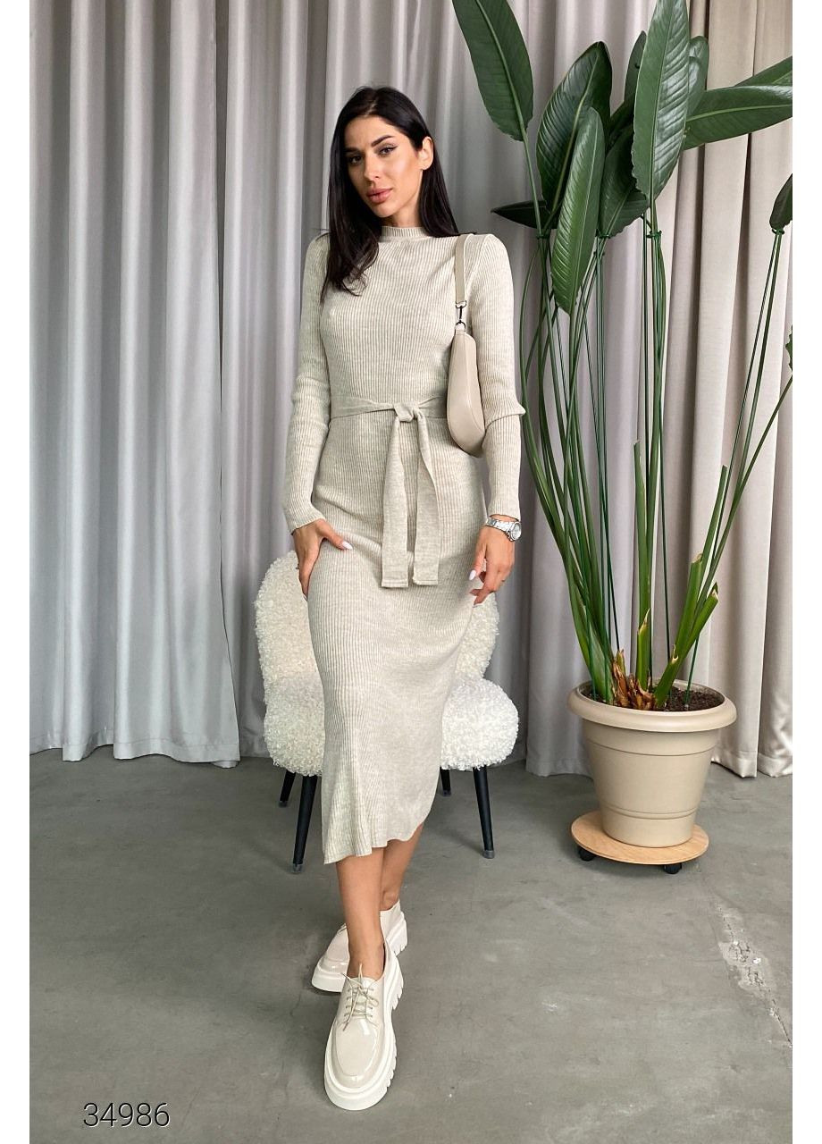 Світло-бежева повсякденний в'язана сукня-водолазка міді в рубчик Byron однотонна