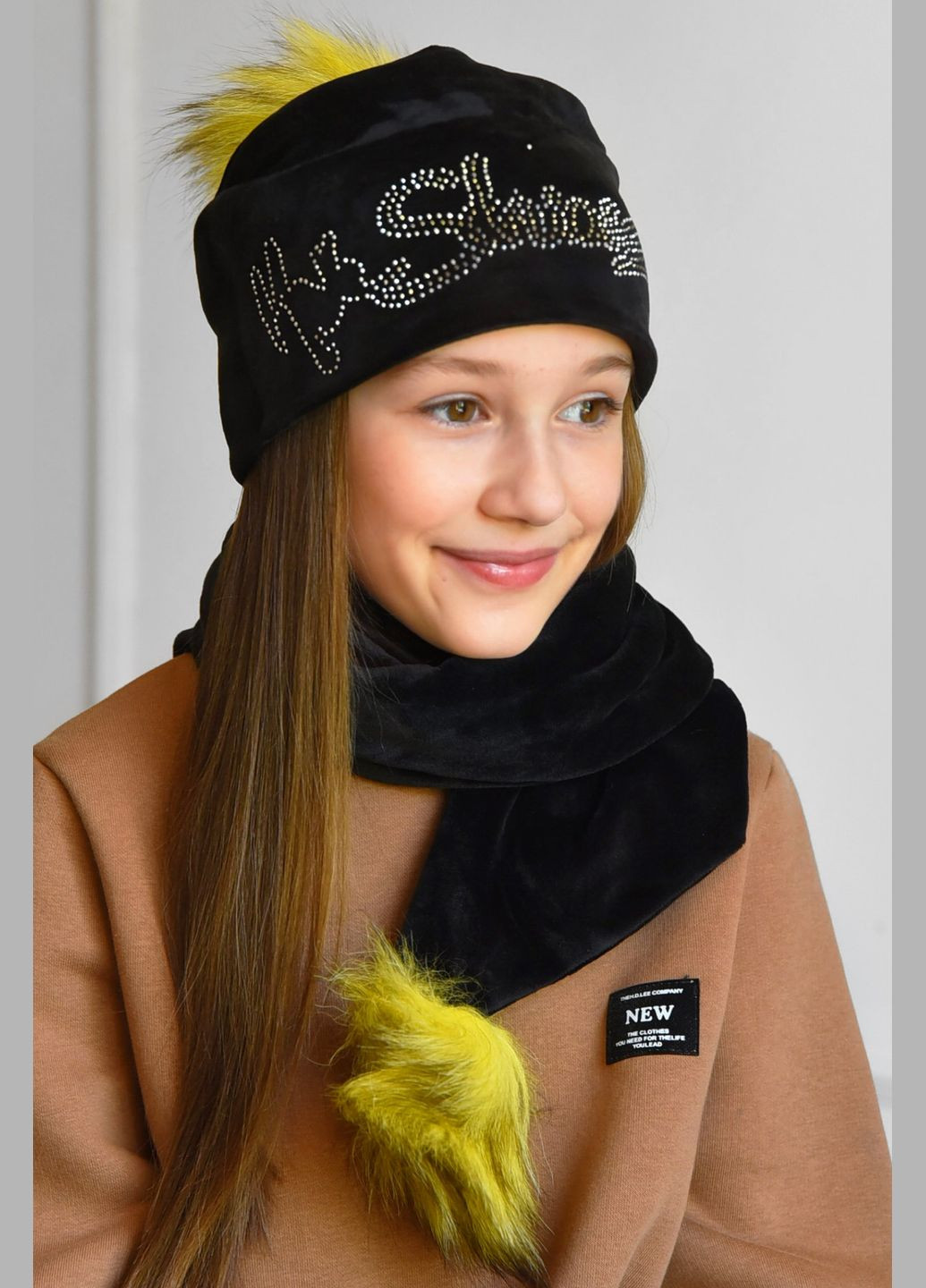 Набір шапка+шарф підлітковий для дівчинки велюровий чорного кольору Let's Shop (301764118)