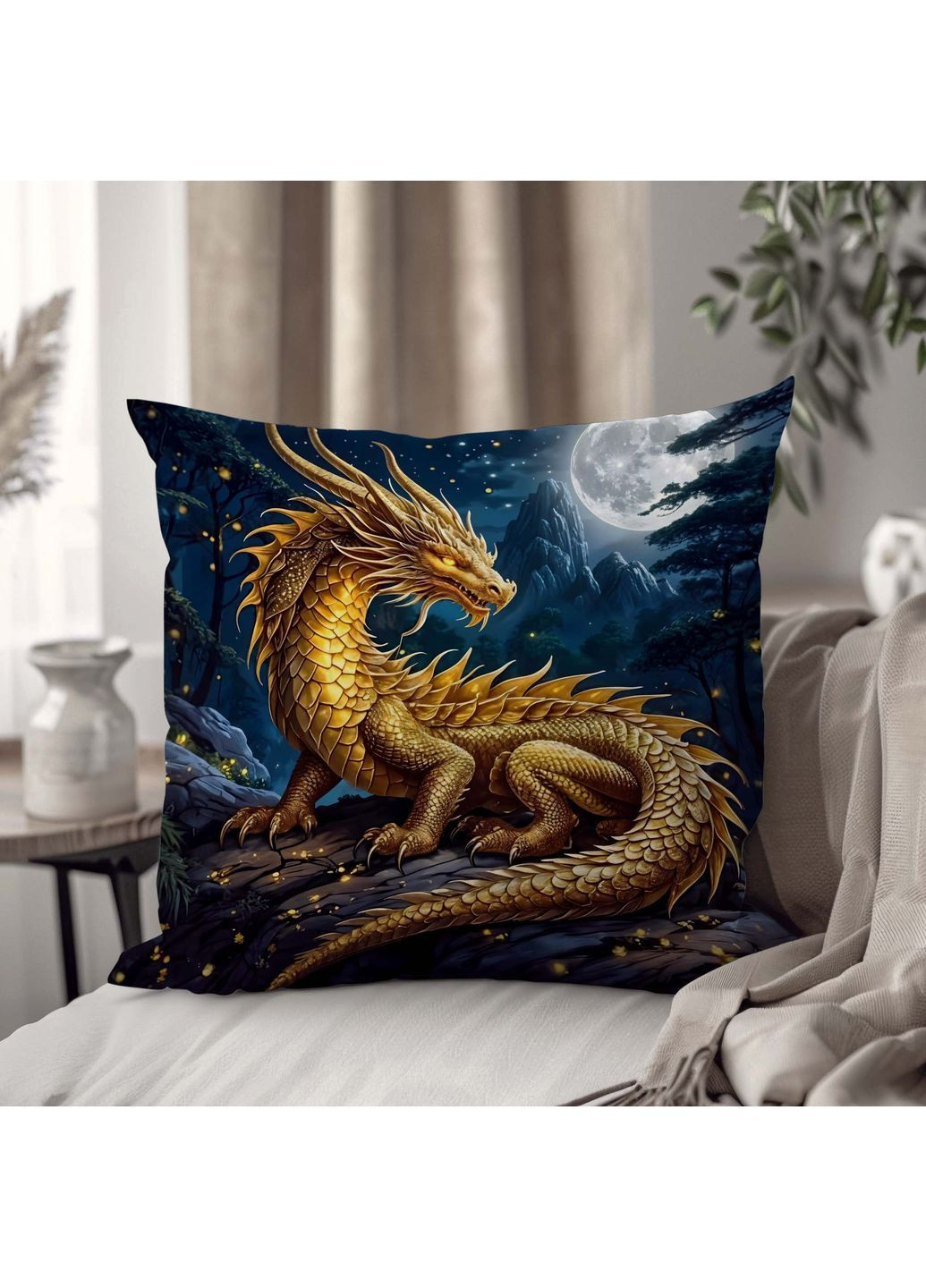 Декоративна подушка для інтер'єру "Золотий дракон" 35 х 35 см 13244 WONKEY (364288389)