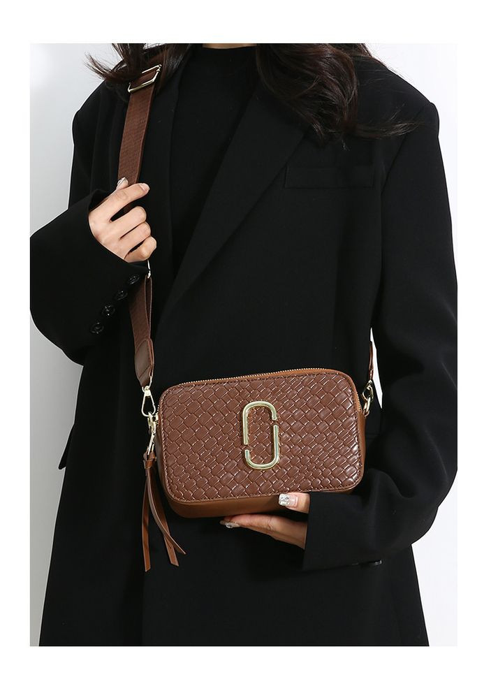 Модная простая плетеная сумка через плечо женская коричневая КиП (315919441)
