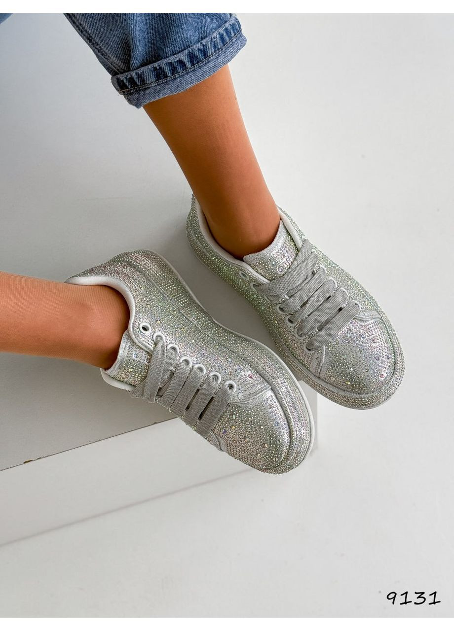 Серебристые кеды покрыты камешками Helen