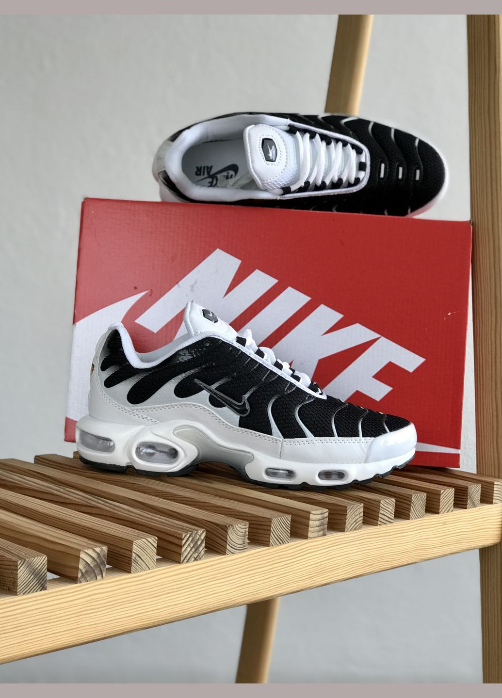 Кросівки жіночі і чоловічі No Brand air max Tn plus black white | Найк аір макс Тн плюс чорно-білі демісезони (316507747)