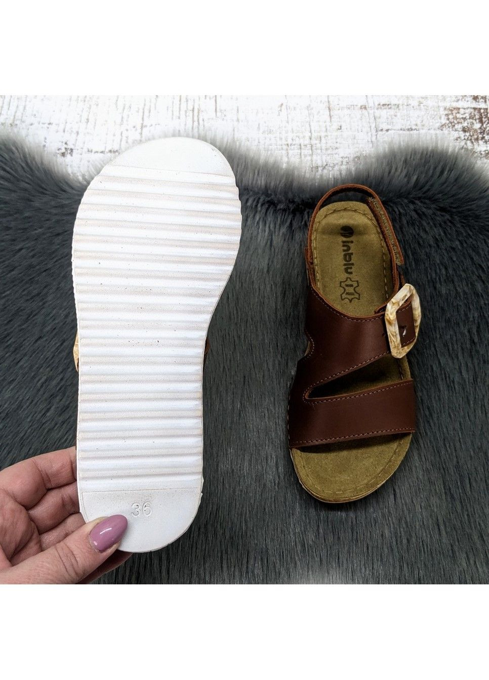 Босоніжки жіночі шкіряні з пряжкою Inblu (332018027)