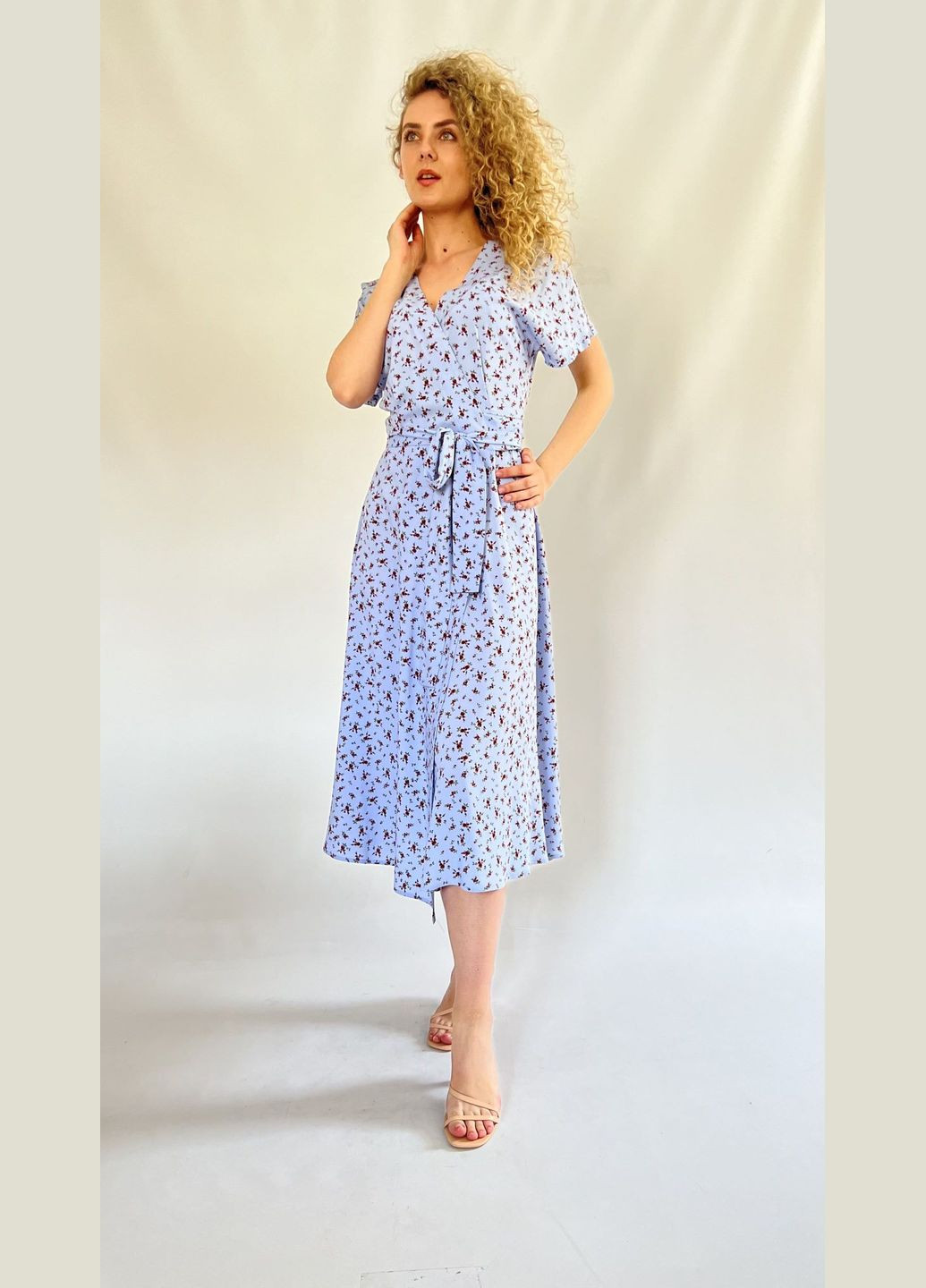 Блакитна сукня Парада