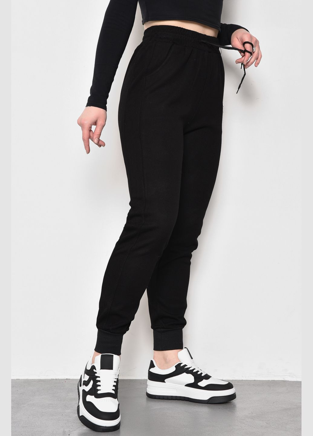 Спортивні штани жіночі трикотажні чорного кольору Let's Shop (279724101)