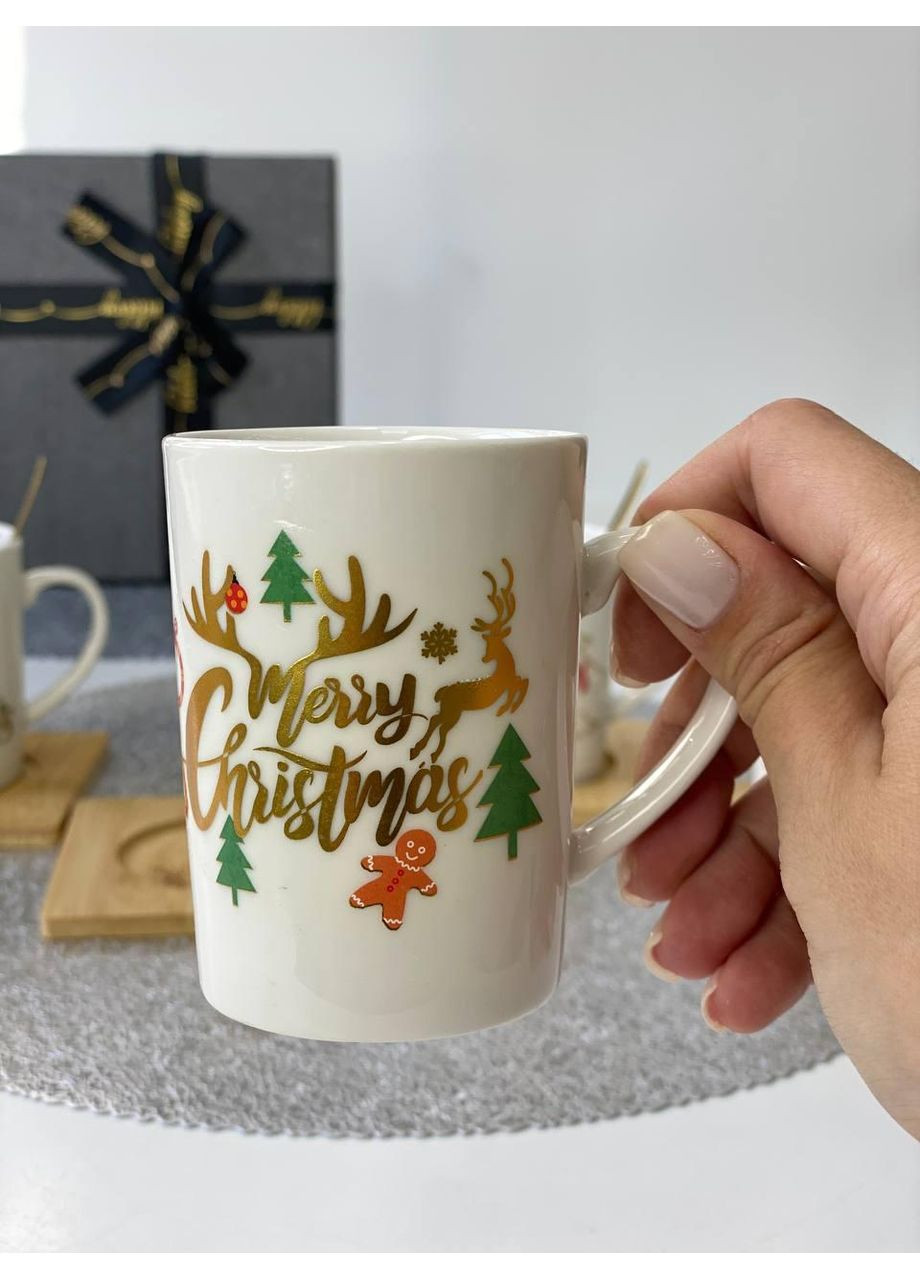 Кружка новогодняя 8030-290-3 Белое Рождество керамическая на подставке с ложкой 160мл Olens (365605204)