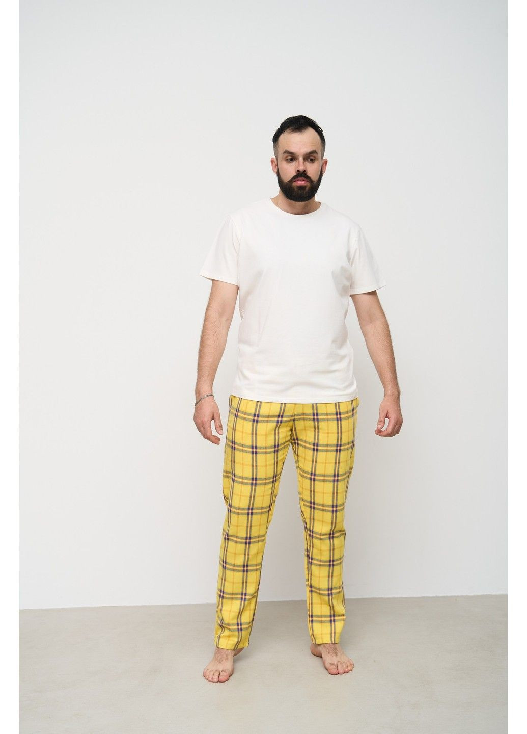 Піжама чоловіча футболка молочна + штани в клітинку жовті Handy Wear (293275175)