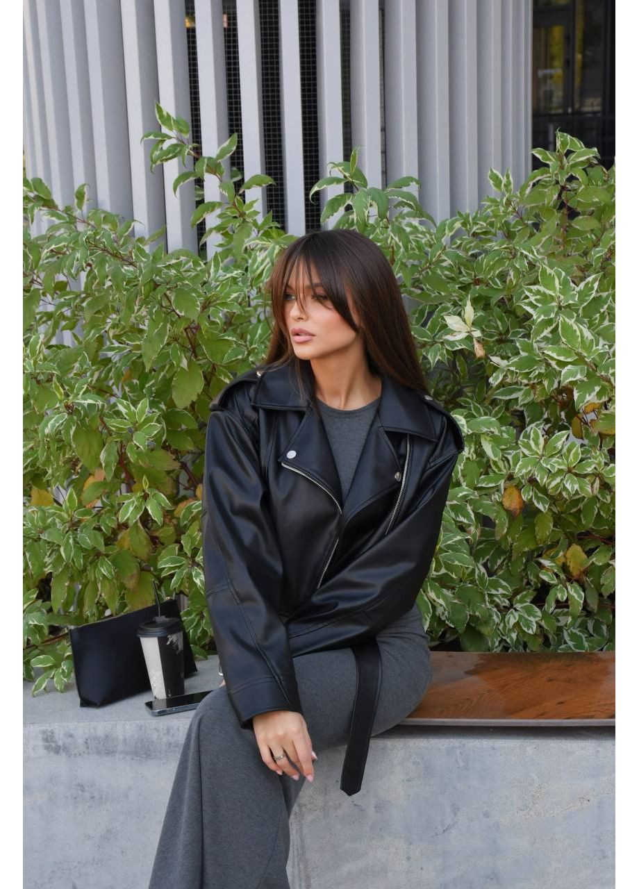 Черная демисезонная куртка-косуха женская укороченная из экокожи косуха MonCher