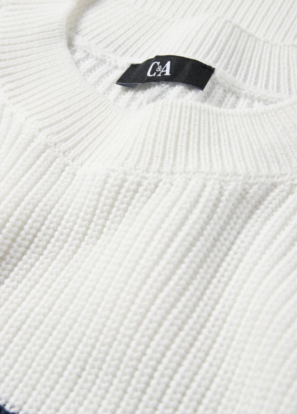 Белый демисезонный свитер C&A