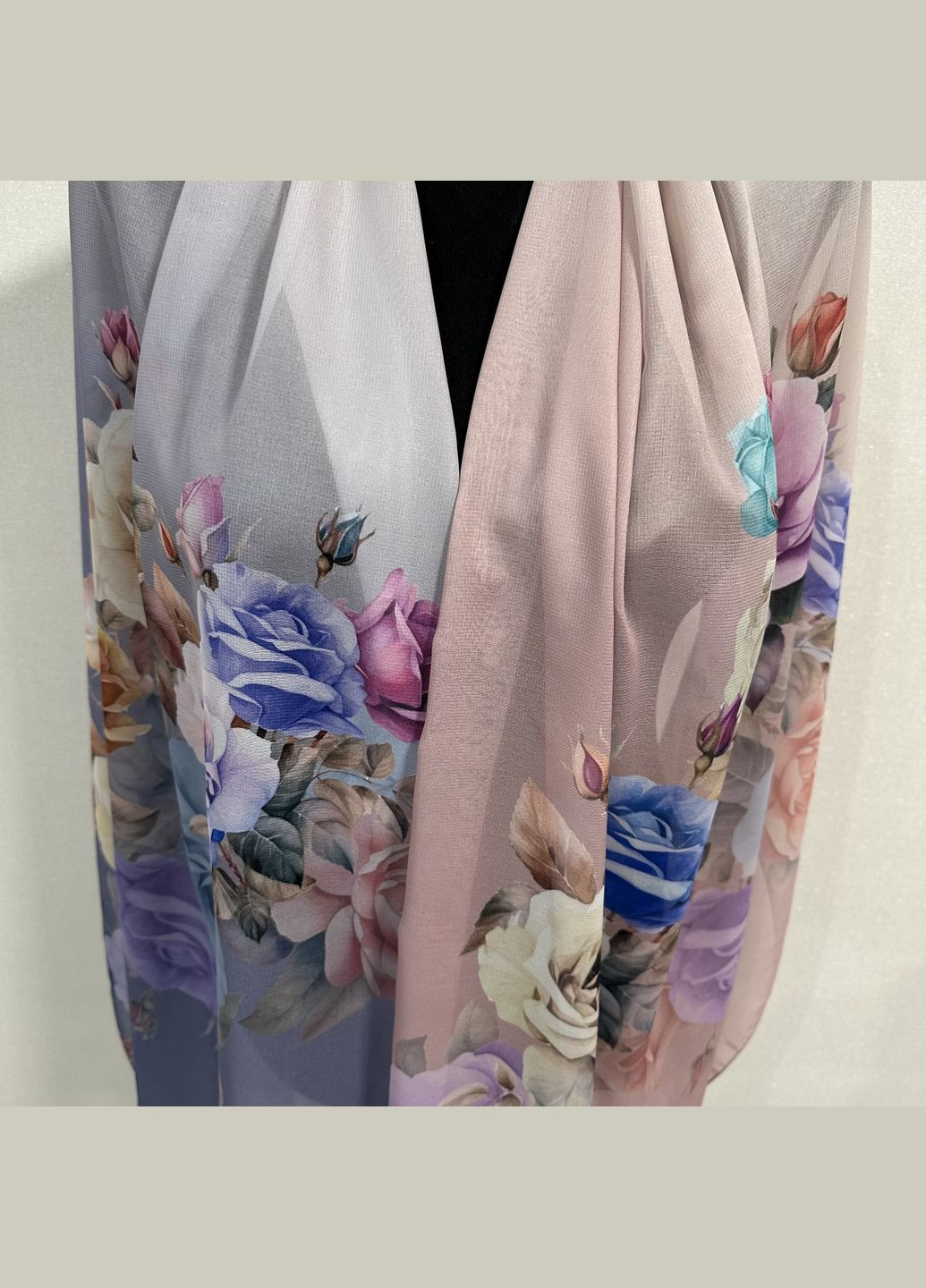 Стильний жіночий шифоновий шарф з квітковим малюнком комбінованого кольору синій з рожевим розмір 140*180 см No Brand (327415068)