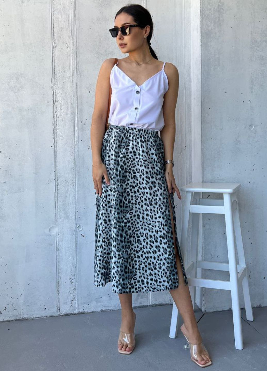 Серая повседневная с анималистичным узором изысканная повседневная легкая летняя медь юбка высокой посадки с анималистическим принтом и вырезом сбоку Tik-Tak