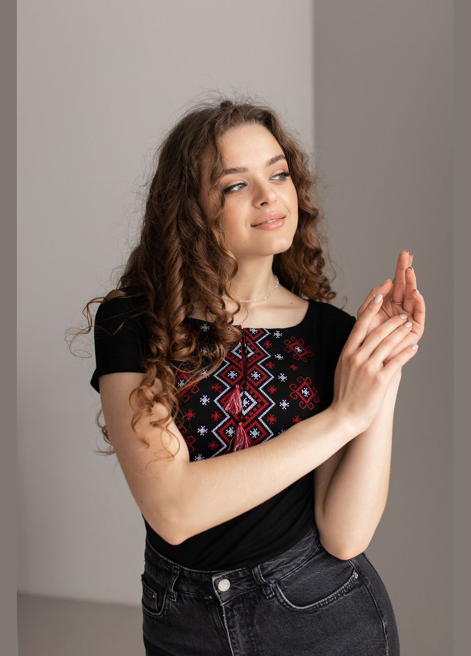 Вишита жіноча футболка "Карпатський орнамент" MEREZHKA (288644918)