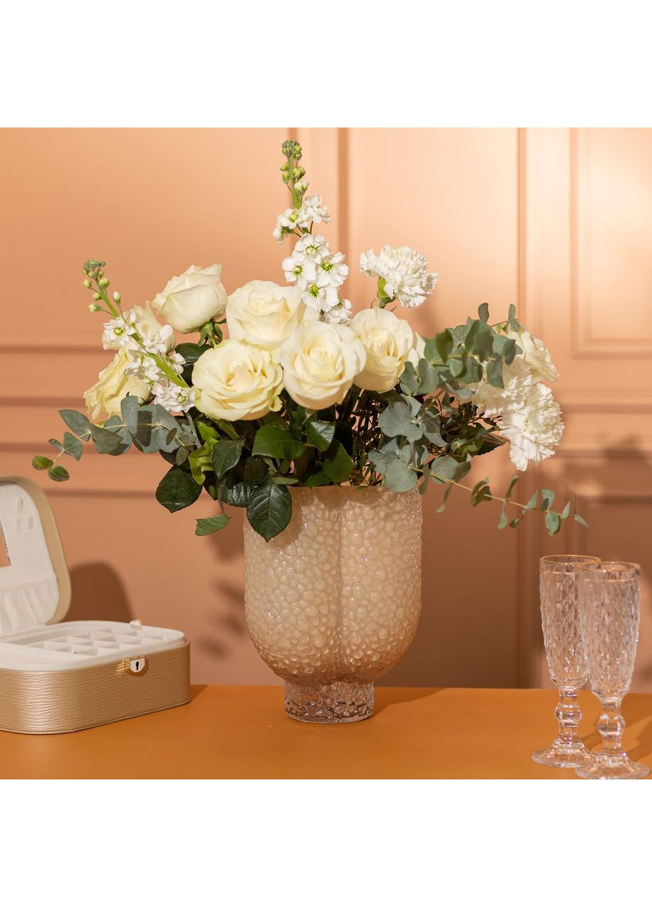 Ваза декоративна 18.5х16х25 см для квітів скляна фігурна ваза з кольорового скла 3 л Бежева HP-10-30 Flower Season (368767062)