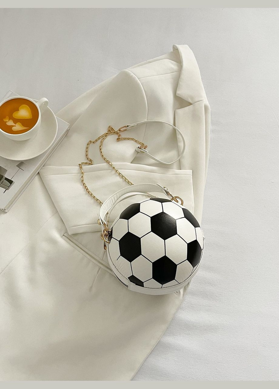 Женская классическая круглая сумка 8197 футбольний мяч на цепочке белая No Brand (313235576)