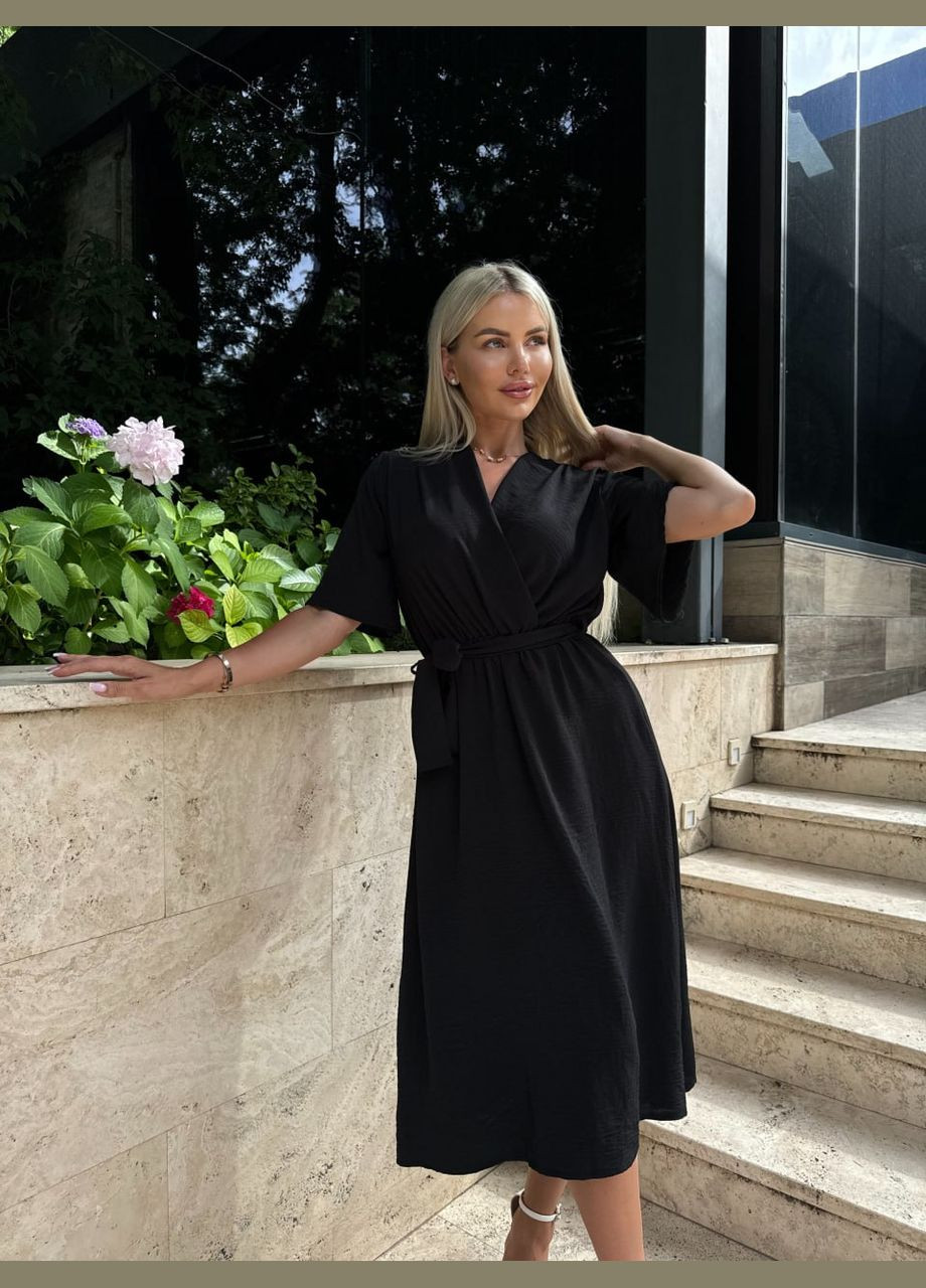 Чорна повсякденний легка сукня на запах із поясом чорного кольору 32331 на запах No Brand однотонна