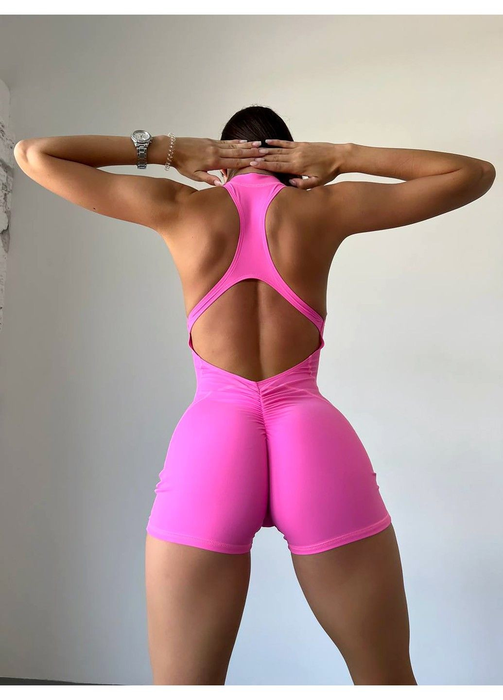 Женский спортивный комбинезон для фитнеса на молнии шортиками с открытой спинкой, Shadow Fit FITCRUSH розовый