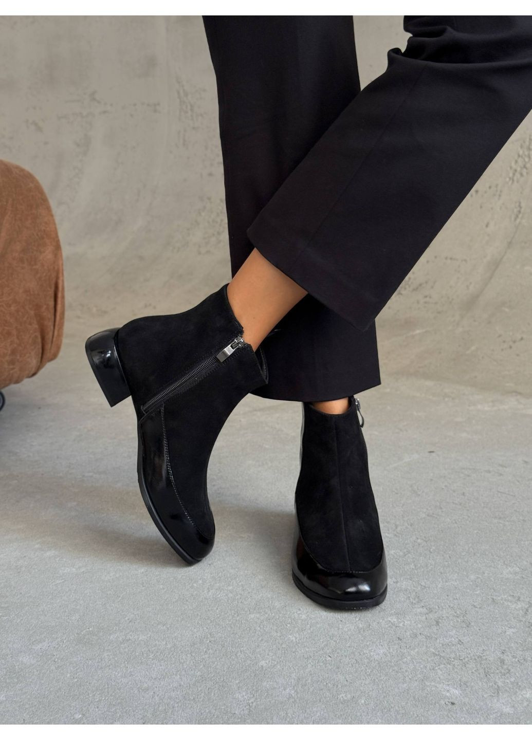 Осенние классические демисезонные ботинки Helen из натуральной замши