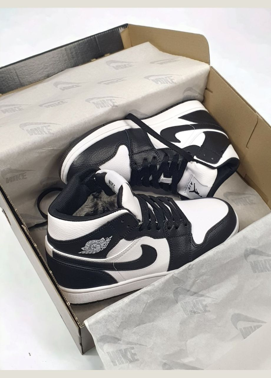 Черно-белые зимние кроссовки зимние мужские и женские nike air jordan 1 winter black white fur | найк аир джордан 1 высокие черно-белые с мехом No Brand