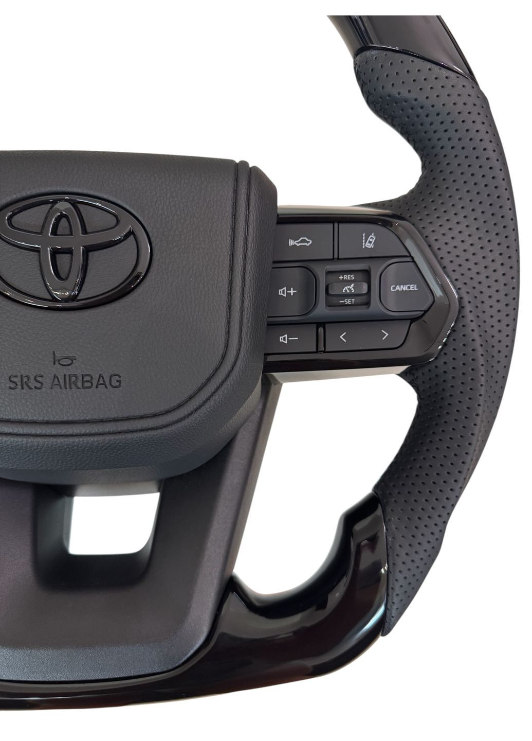 Руль для Land Cruiser 100, Prado 120. Рояльный лак. Со скошенным низом. Логотип – черный глянец. Toyota (346055192)