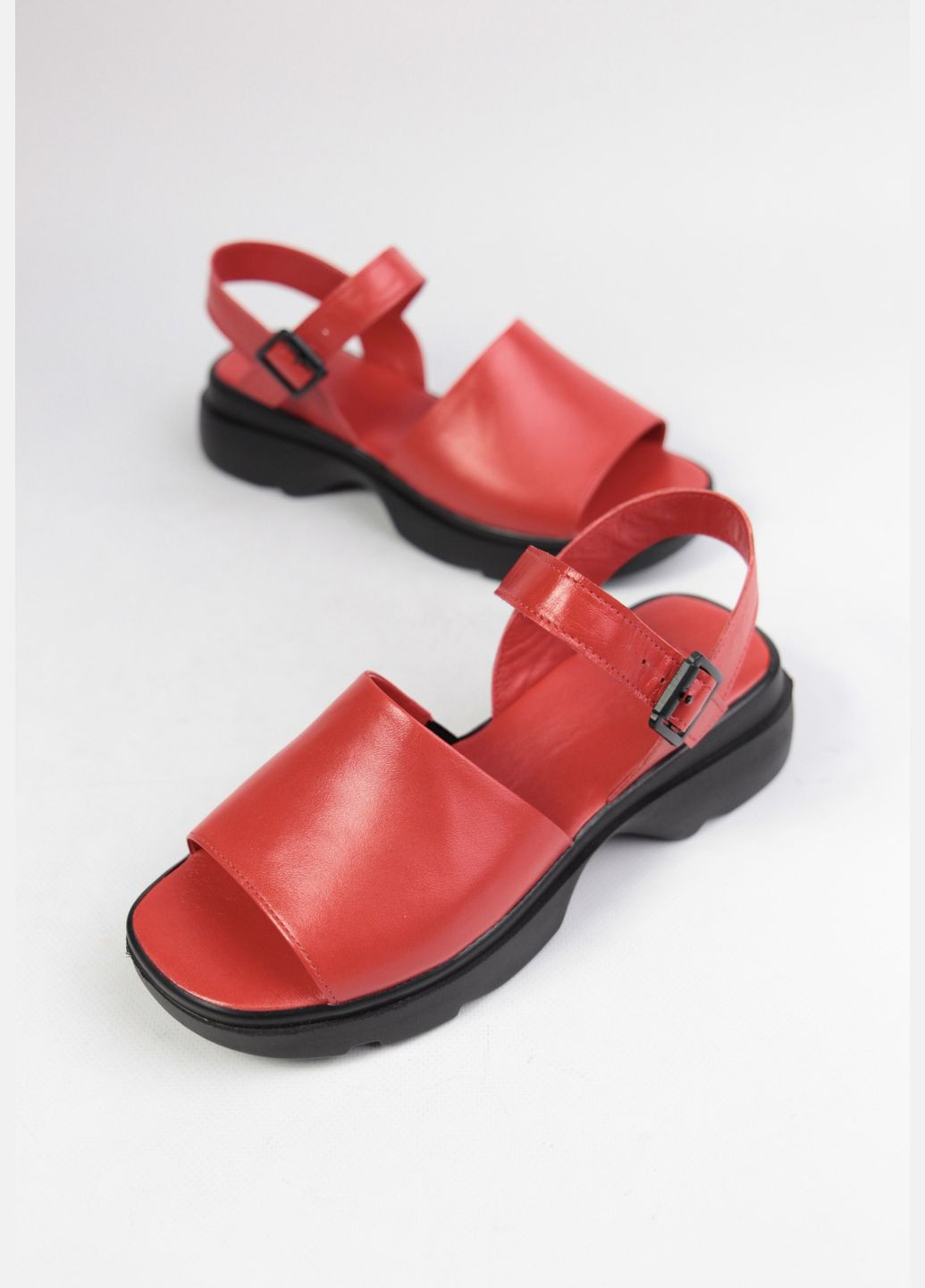 Красные босоножки Benito без застежки