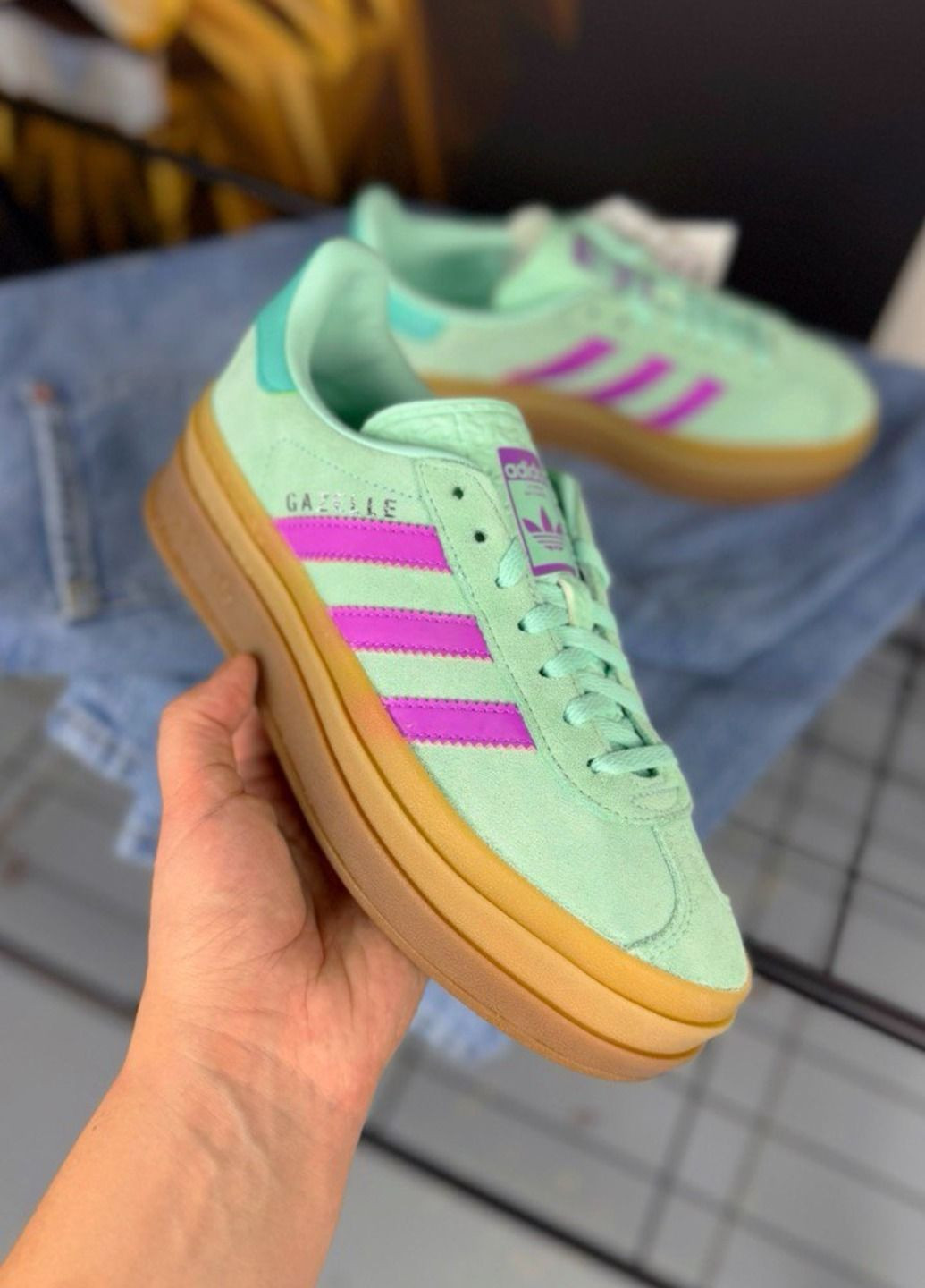 Салатові всесезонні кросівки adidas Gazelle Bold