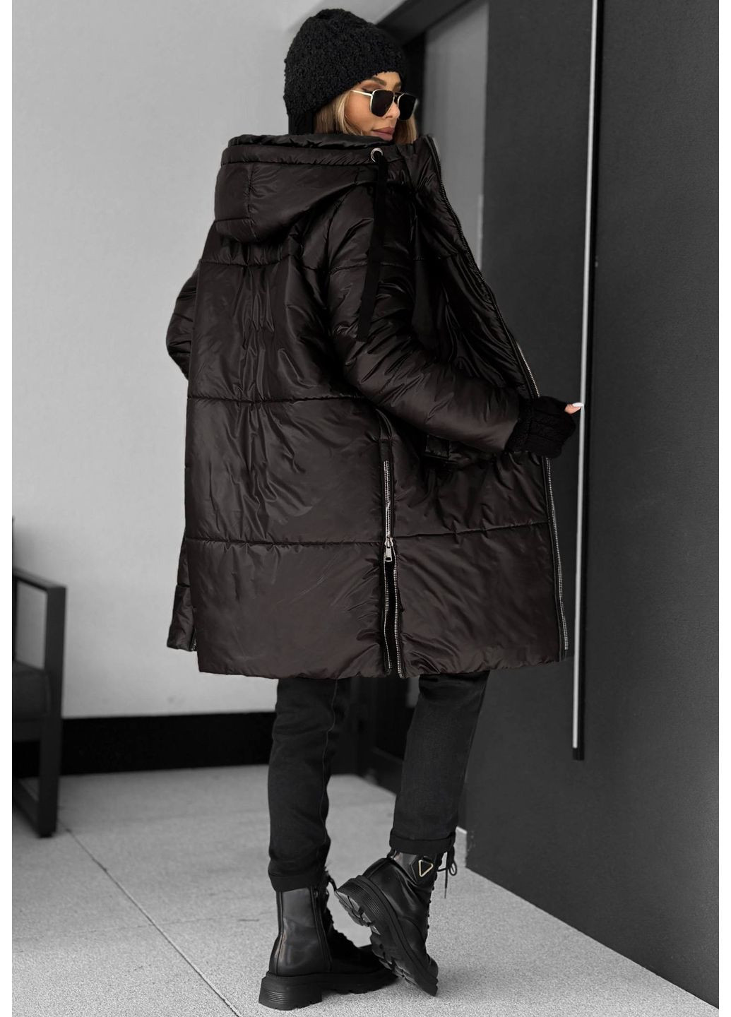 Чорна жіноча зимова куртка Osoblyva