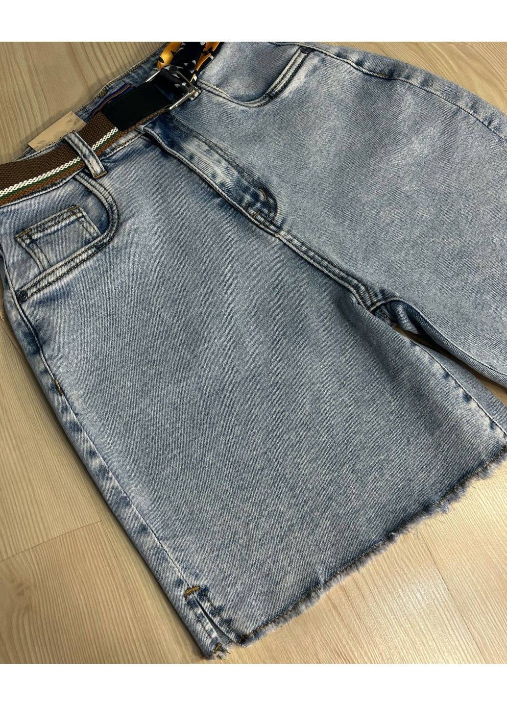 Шорты женские джинсовые 4087 средней длины с разрезами и ремнем голубые Vindasion (330940328)