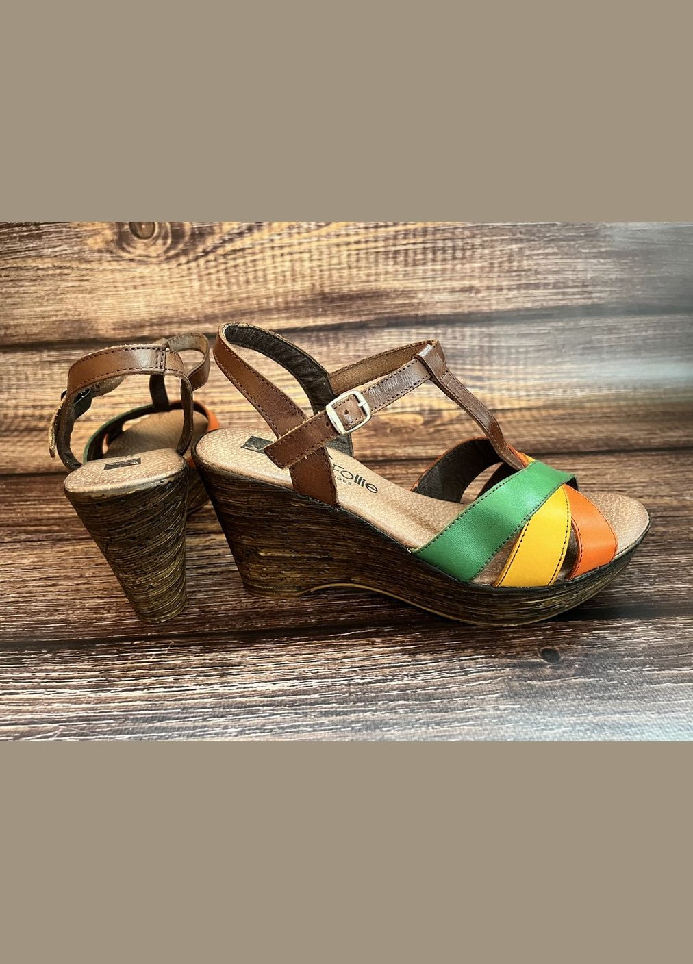 Комбинированные кожаные женские босоножки на танкетке,, испания Le Follie с ремешком