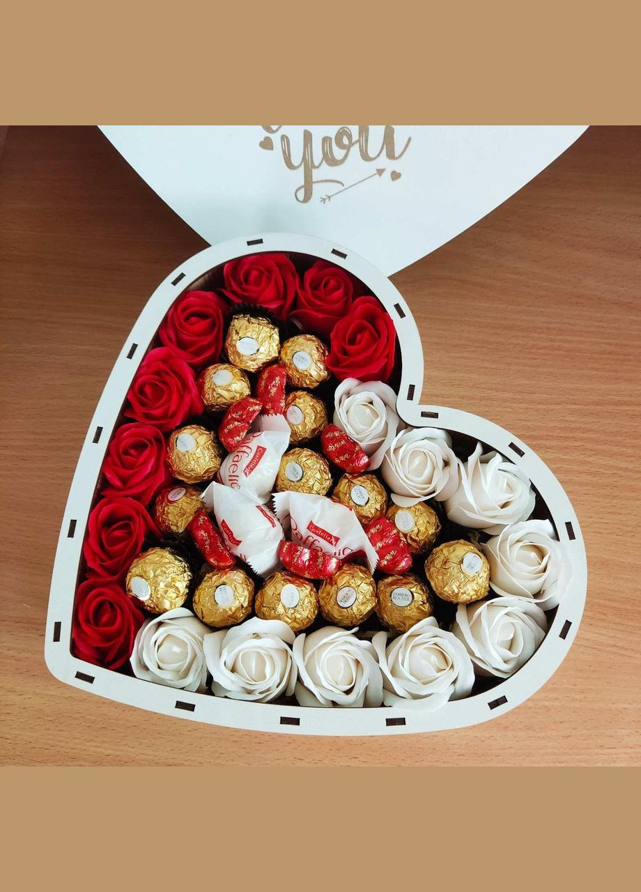 Подарунковий бокс серце з цукерками та трояндами для дівчини (ar66) No Brand (315888829)