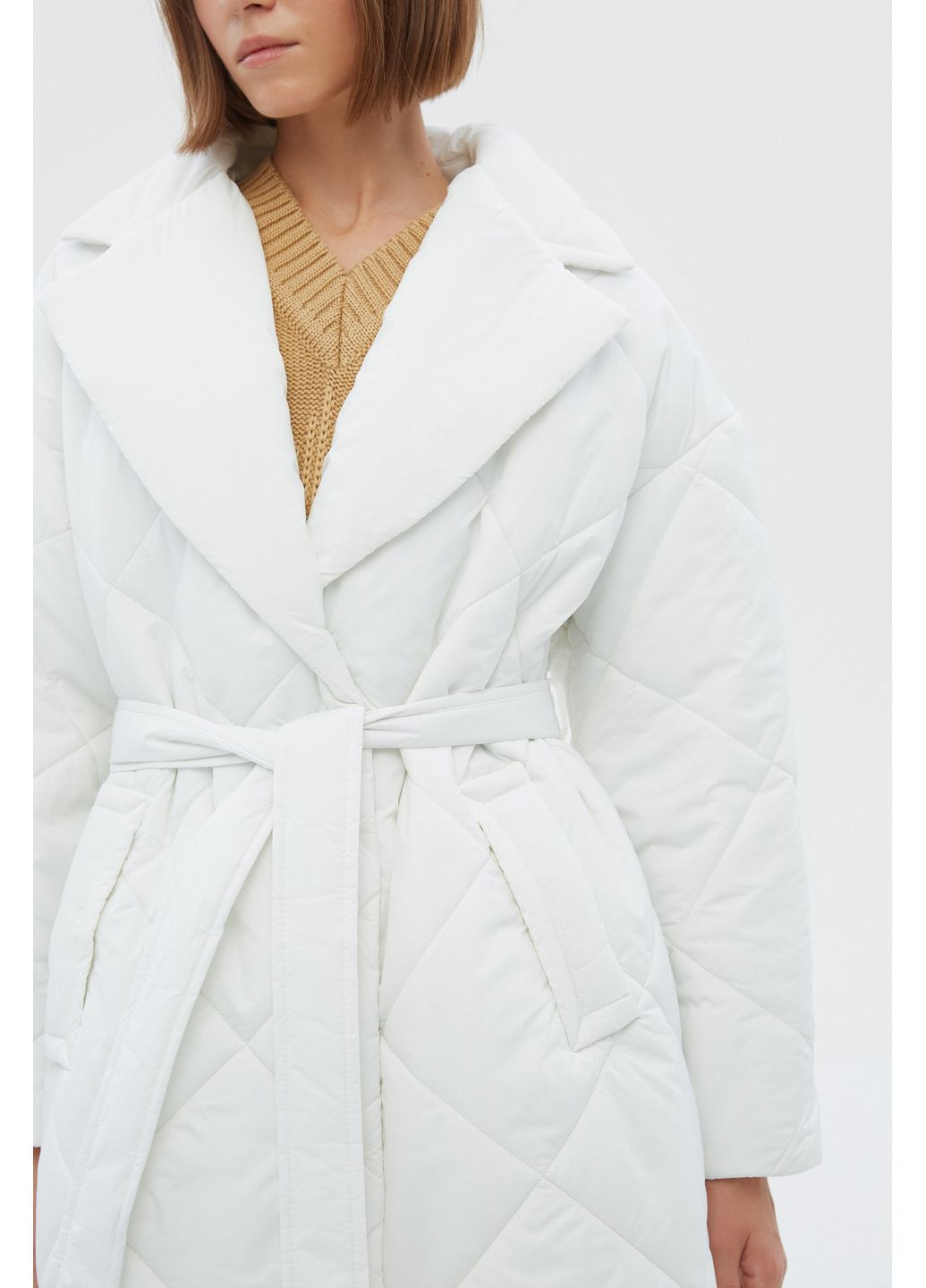 Светло-бежевое демисезонное Пальто стеганое, цвет молочный Estro