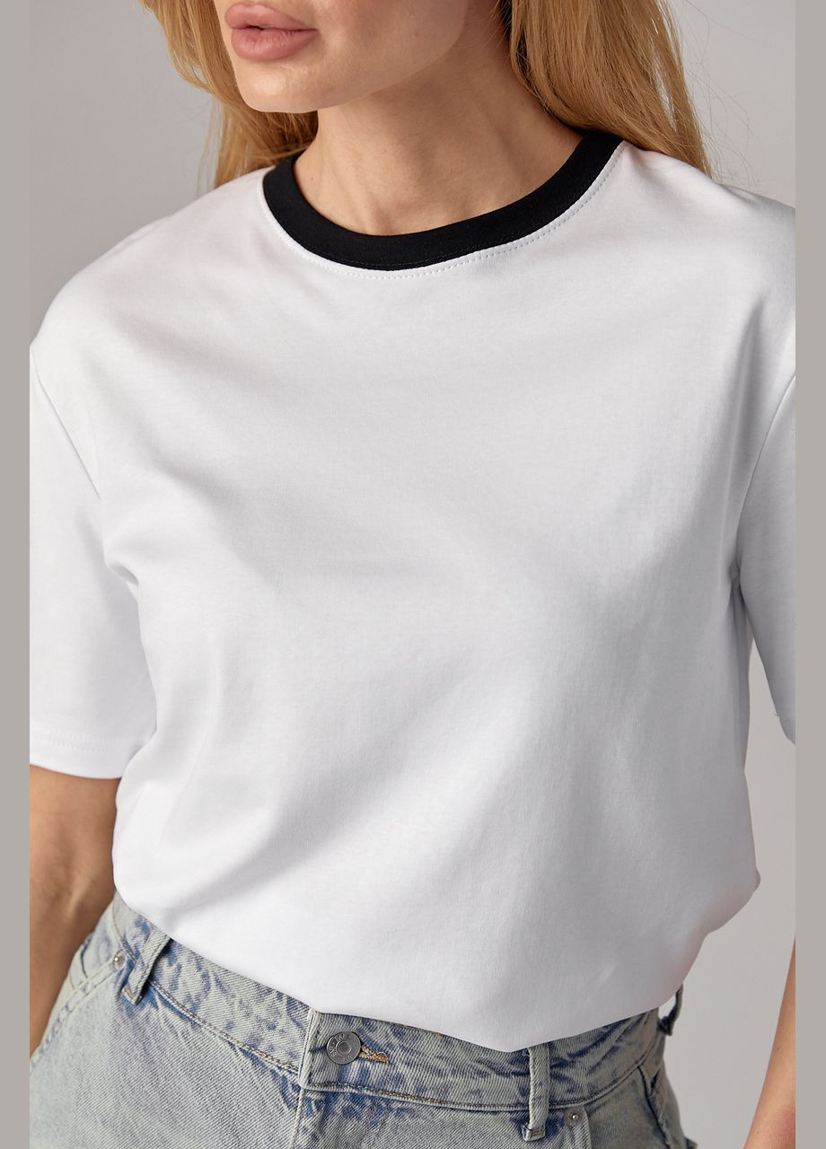 Чорно-біла літня трикотажна жіноча футболка з контрастною окантовкою - білий з червоним Lurex