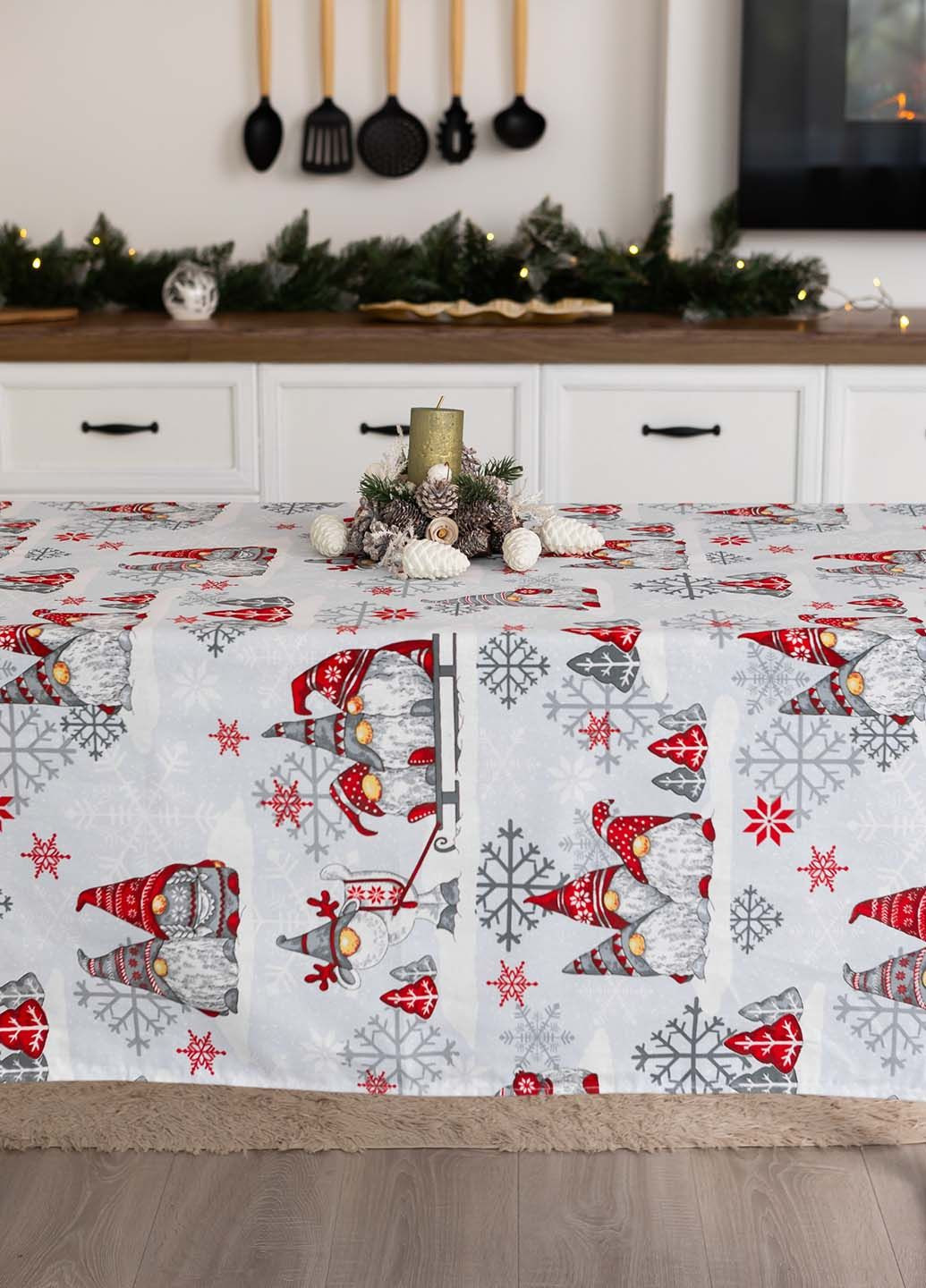 Новогодняя скатерть "Гномы" 1.5м х 2.2м (раскладной стол) Homedec - (304574179)