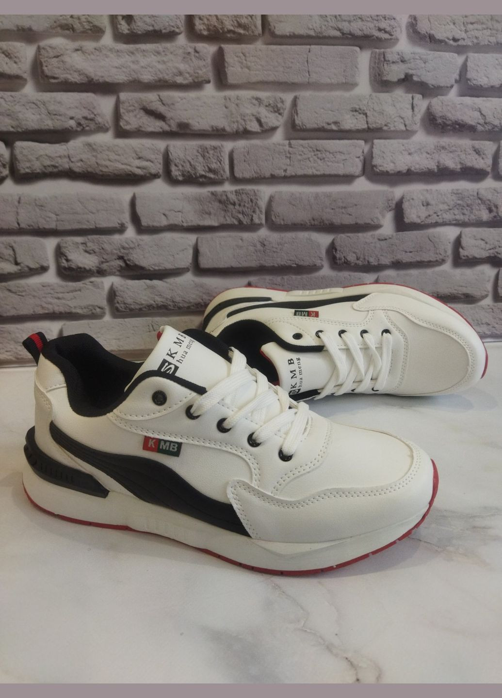 Білі стильні кросівки для чоловіків чи підлітків KMB