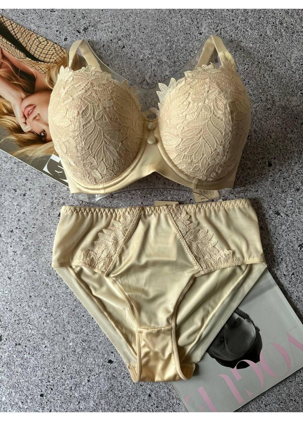 Бежевый ажурный комплект белья чашка d на поролоне бежевый Weiyesi