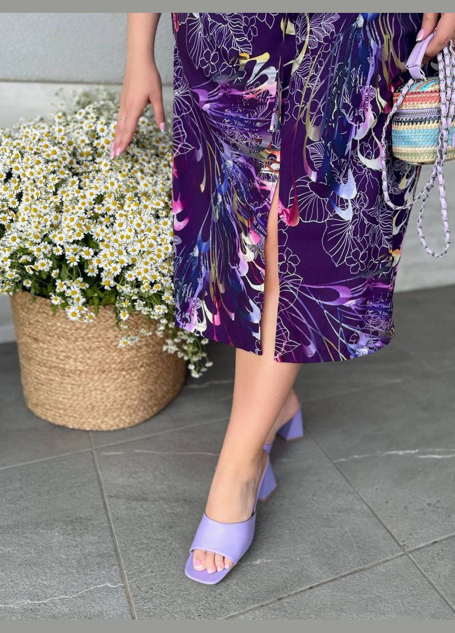 Фіолетова подовжене плаття вільного крою з v-образним вирізом на грудях Україна