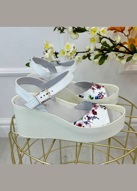 Белые босоножки светлые кожаные на платформе. 36 размер No Brand