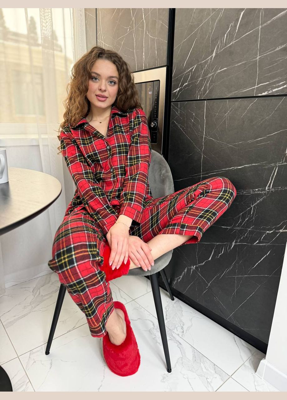 Алая уютная красивая пижама красного цвета в клетку No Brand