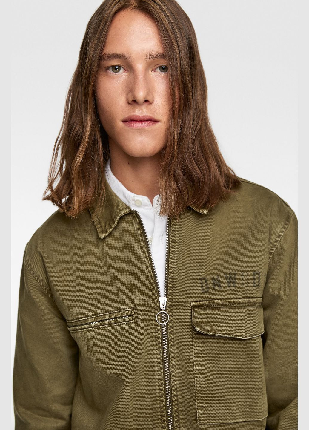 Оливковая (хаки) летняя джинсовая куртка Zara ZIP JACKET WITH TEXT