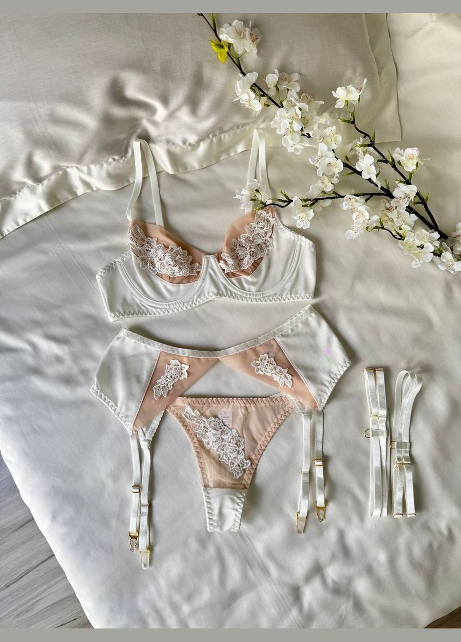 Білий ніжний комплект жіночого білизни з поясом та гартерами Simply sexy