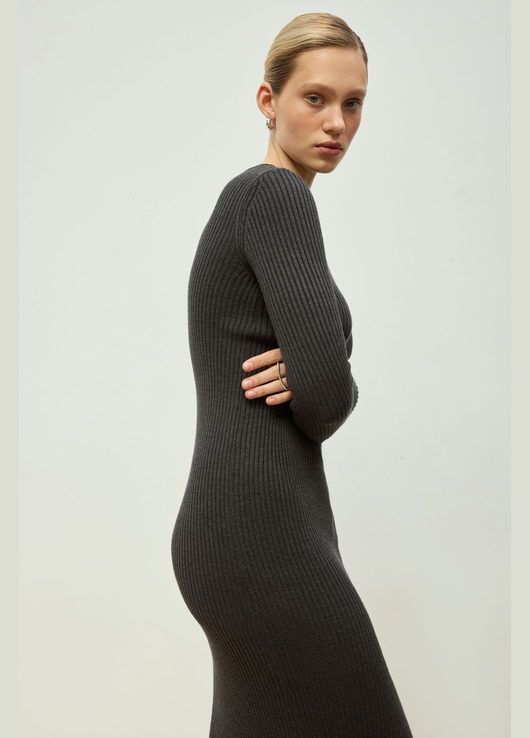 Темно-серое платье с вырезом m-l темно-серый 2003 Papaya