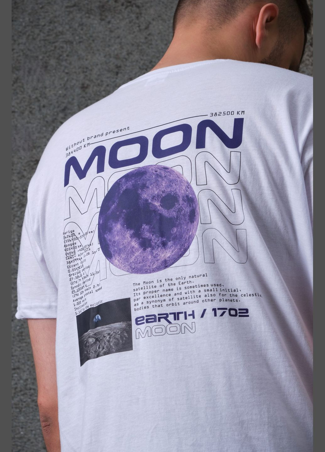 Біла чоловіча оверсайз футболка з принтом moon з довгим рукавом Without