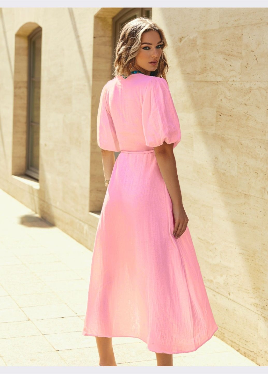 Рожева кежуал муслинова сукня рожевого кольору на запах Dressa однотонна