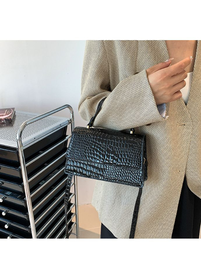 Женская лаковая мини сумочка рептилия черная клатч на плечо для повседневного использования маленькая сумка ProDobro (363222278)