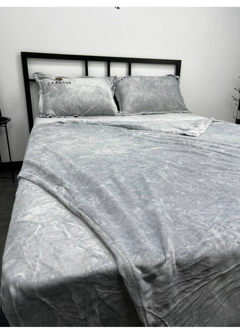 Велюровое постельное белье Caresse полуторное 160х210 простыня на резинке 140х200х25 светло-серый No Brand (372600969)